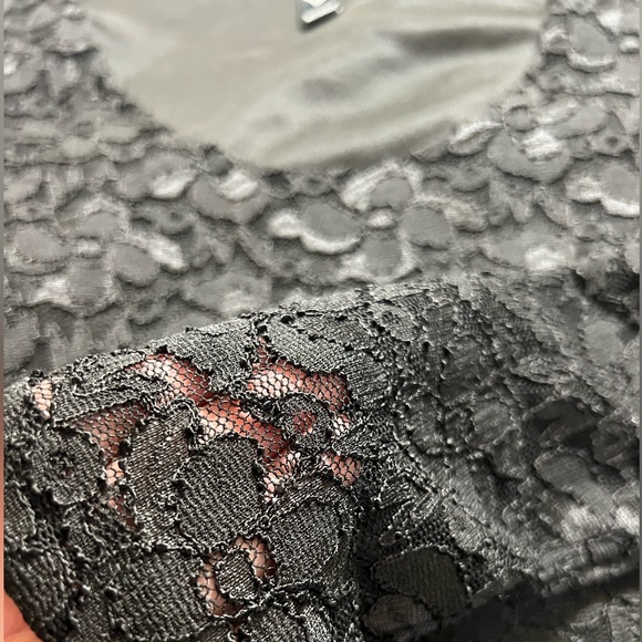 Windsor Lace Dress - Picture 4 of 11